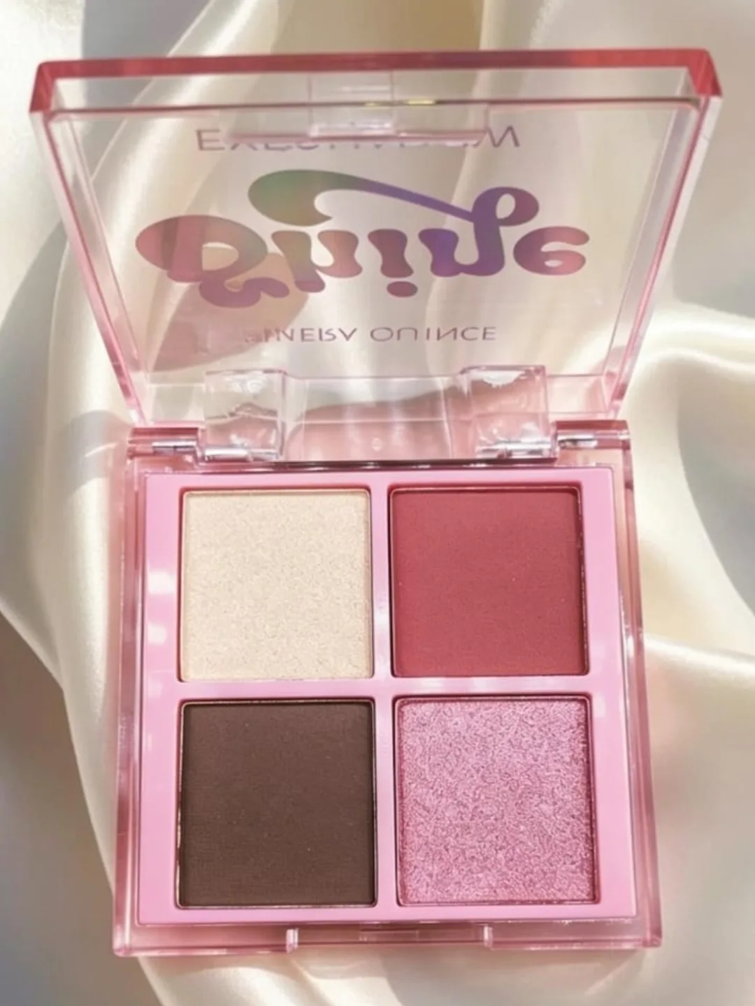 Paleta y cosmeticos de maquillaje